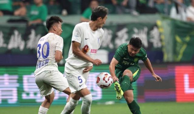 北京国安对阵大连人，胜负难测引发球迷热议的简单介绍