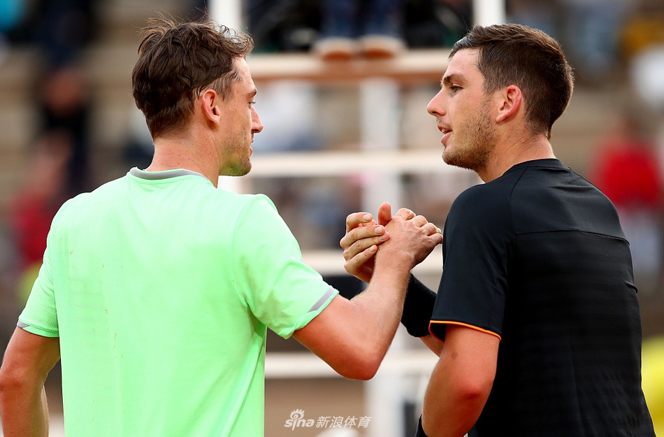 包含罗马实现出人意料胜利，成功晋级下一轮的词条