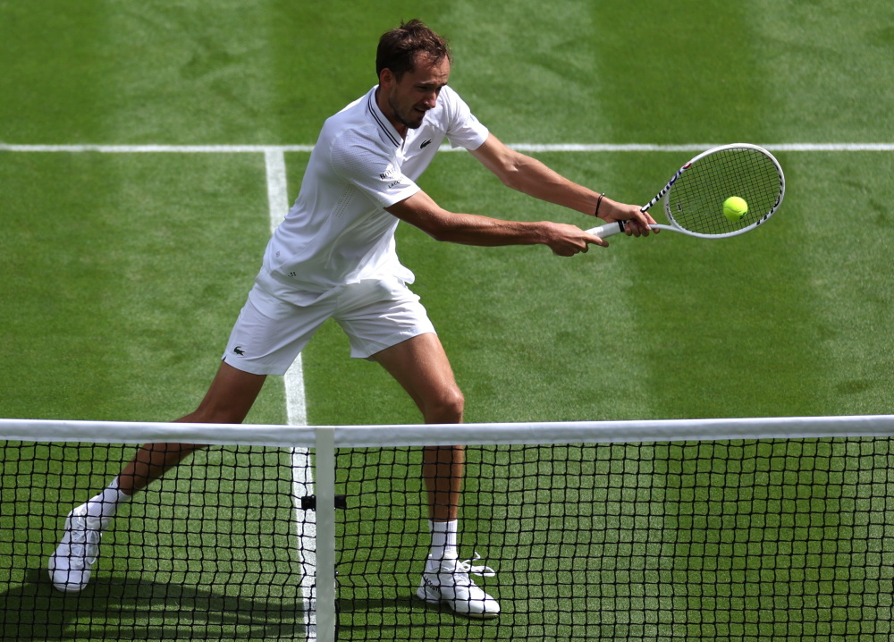 法国网球队爆冷澳大利亚网球队，梅德韦杰夫制霸全场的简单介绍