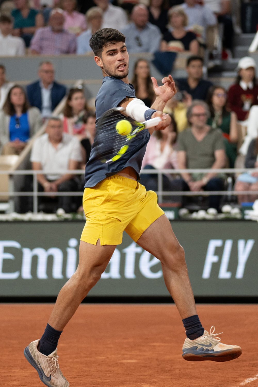 包含欧洲网球队爆冷西班牙网球队，阿尔卡拉斯高光表现的词条