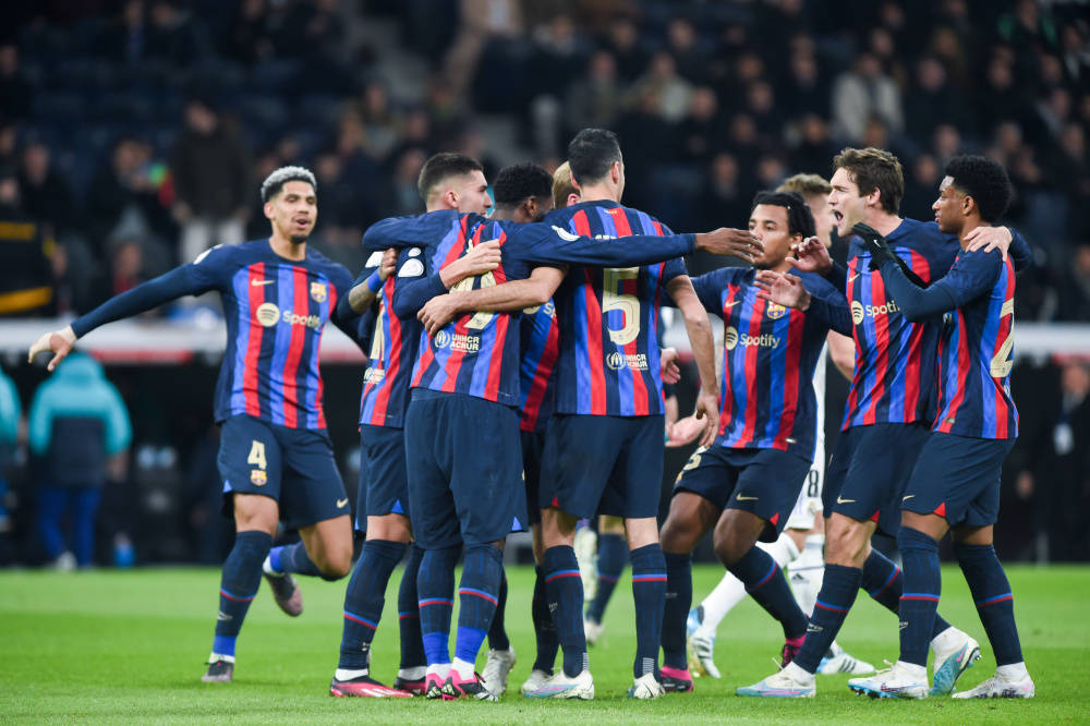 包含多特蒙德鏖战波兰，阿尔瓦雷斯三分雨点燃全场的词条