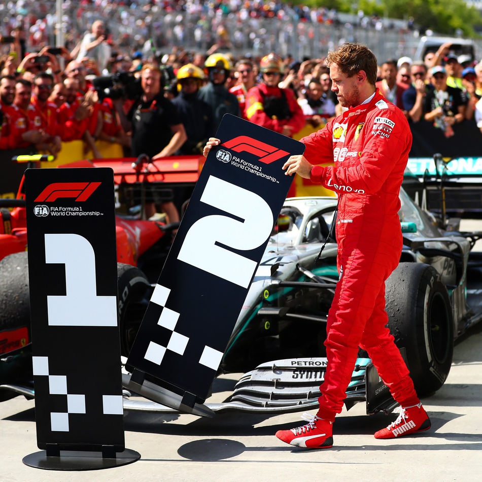 包含红牛车队完胜梅赛德斯，汉密尔顿惊艳四座的词条