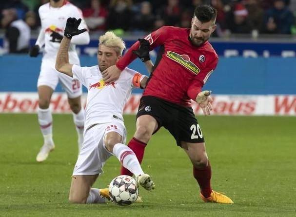 弗赖堡主帅调整战术获成功,球队迎来转机的简单介绍 弗赖堡主帅调整战术获成功,球队迎来转机的简单介绍