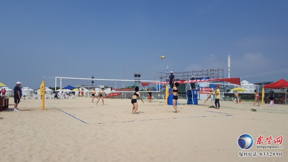 澳大利亚队在女子沙滩排球比赛中取得胜利