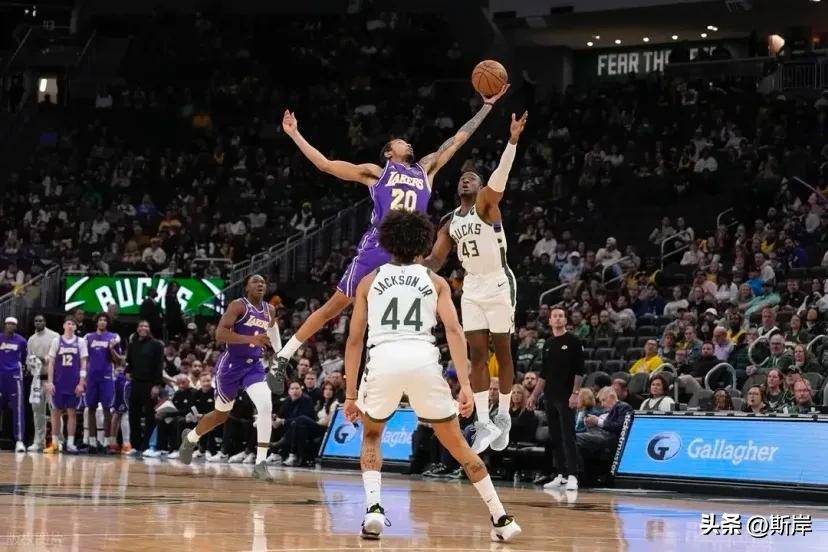 雄鹿客场挑战湖人，勇攀高峰