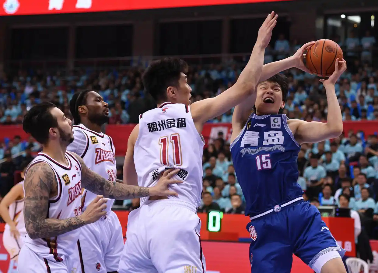 青岛男篮坐镇主场，大胜对手