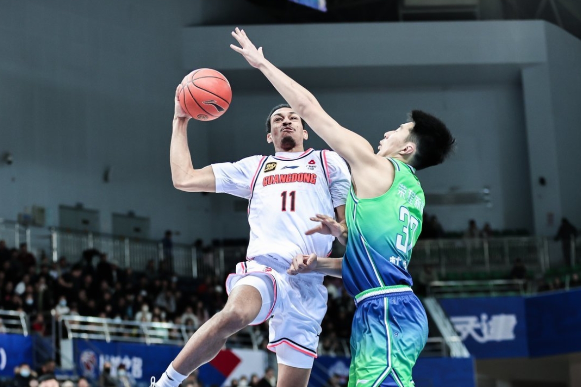 广州队员表现出色,大胜对手跻身前列的简单介绍 广州队员表现出色,大胜对手跻身前列的简单介绍