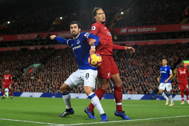 关于曼城领先优势被紧咬，保持一切警惕的信息