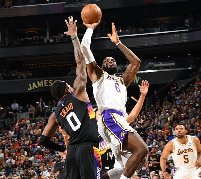 包含湖人B队血洗希腊男篮，哈里斯高光表现的词条