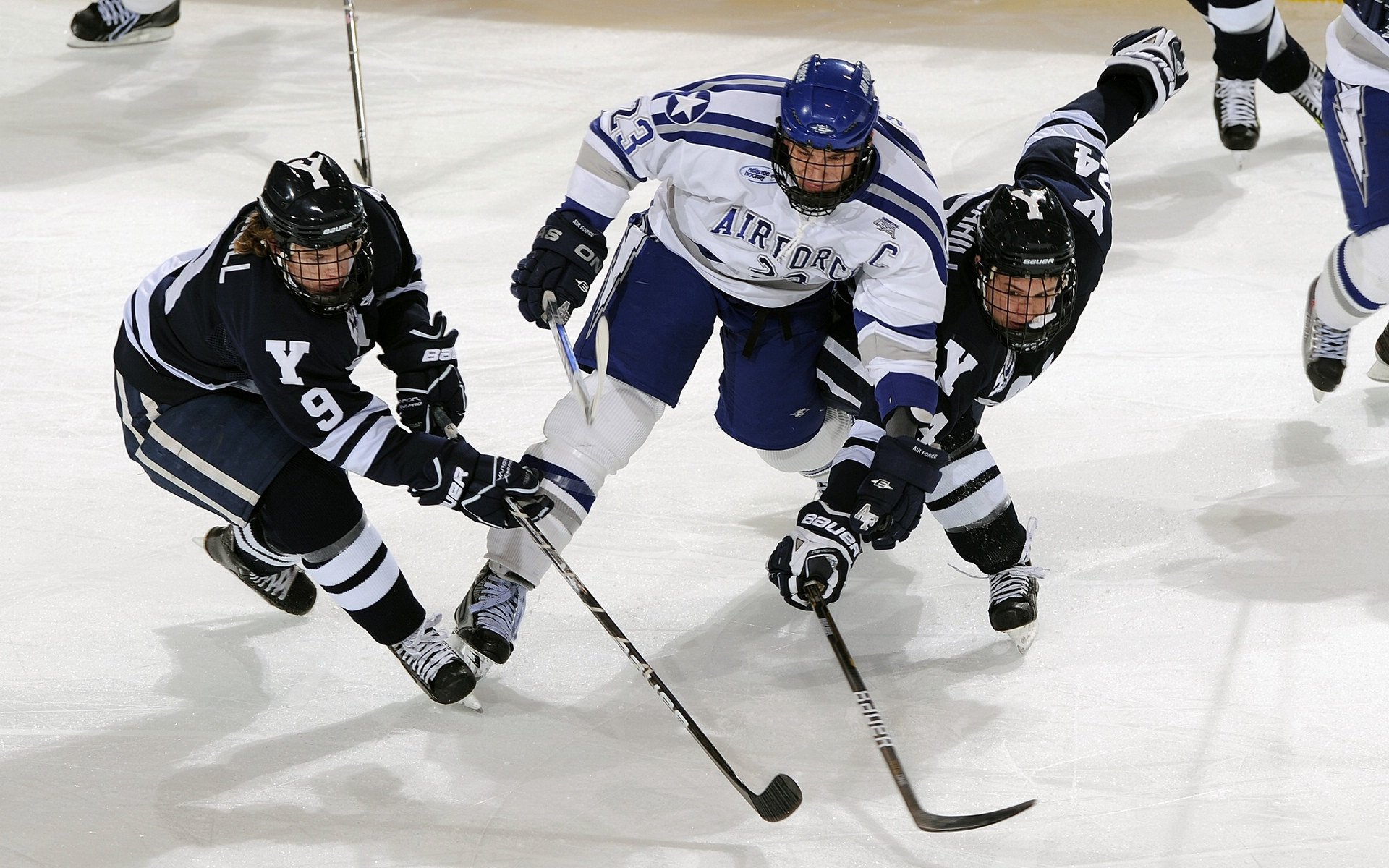 PG平台-从拉沃尔杯绝杀到年终总决赛，西西帕斯的关键制胜与网球精神的传承