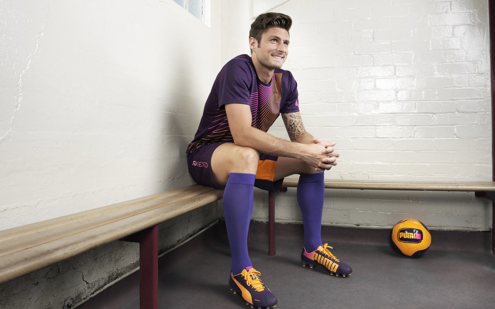 舞台上的王者，萨拉赫光芒四射，伊朗铁血防守锁死沙特